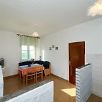 Mila Apartament Pag Town