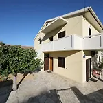 Mila Apartament Pag Town