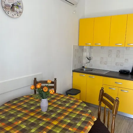 Mila Apartment Pag Town