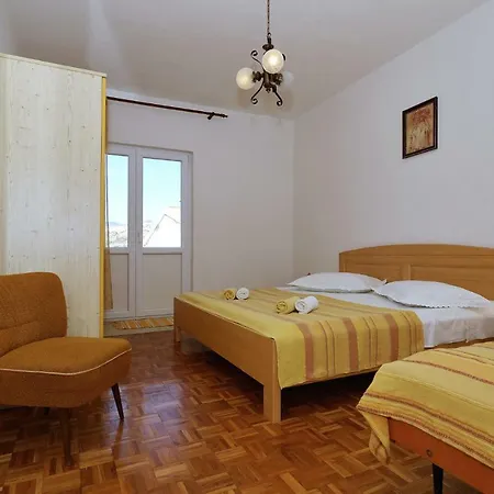 Apartment Mila Pag Town