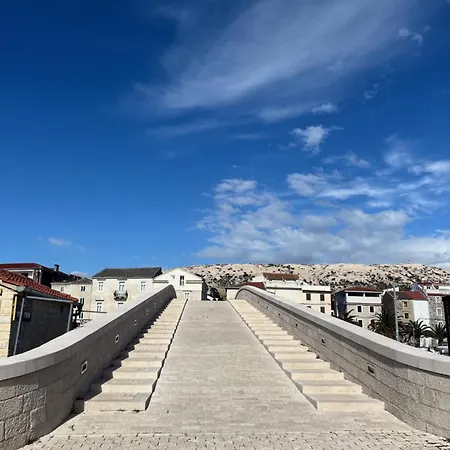 Mila Apartmán Pag Town