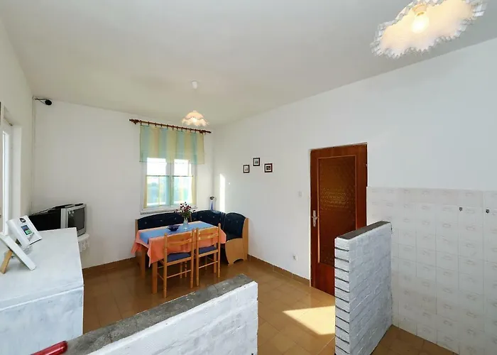 Mila Apartmán Pag Town